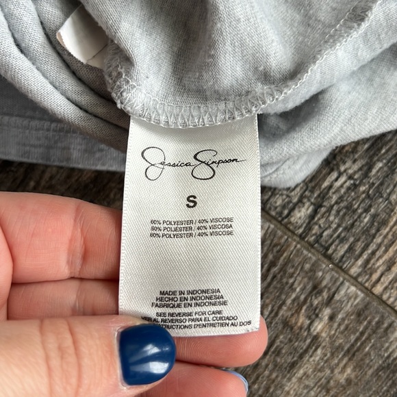 Jessica Simpson “throw kindness around like confetti” tee - Picture 5 of 7